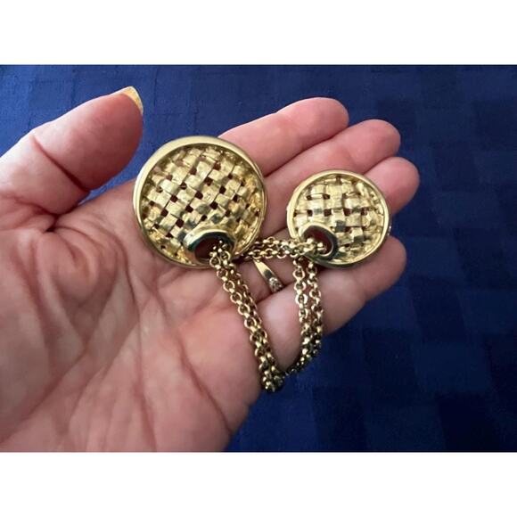 Vintage Sarah Coventry Double Pin basketweave Mens Brooch collar clip - Picture 3 of 7